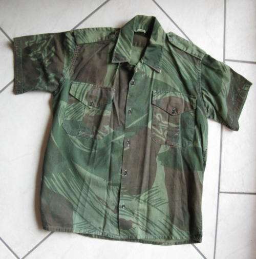 RHODESIAN CAMO SHORT SLEEVE SHIRT,SIZE MEDIUM-MEASURES 51CM ARMPIT TO ARMPIT-CONDITION VERY GOOD WIT