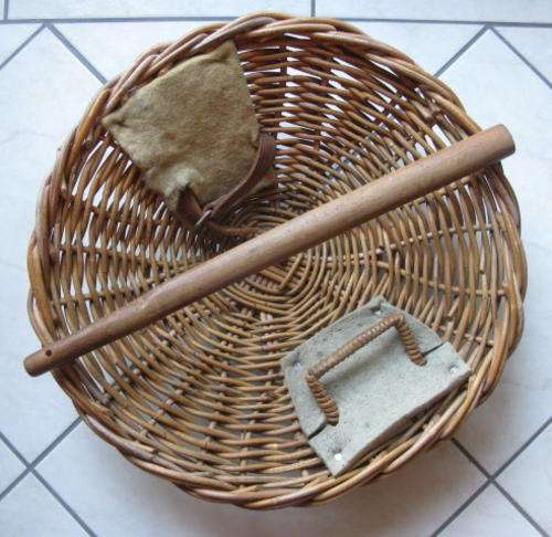 SA RAILWAY POLICE HICKORY STICK,STAMPED SAR-SAS & A BAMBOO SHIELD WITH DIAMETER OF 59CM,DATING FROM
