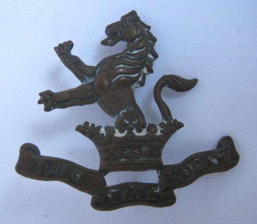 7TH DRAGOON GUARDS,BRASS CAP BADGE WORN PRE 1902(QUEENS CROWN) 2 LUGS