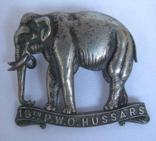 19TH ROYAL HUSSARS WHITE METAL CAP BADGE 1898-1902-2 LUGS