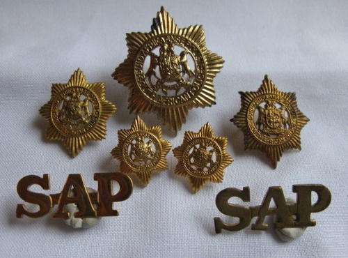 SA POLICE BRASS VOIDED CAP BADGE,COLLARS+MESS DRESS+TITLES-WORN 1957-1994-PINS INTACT