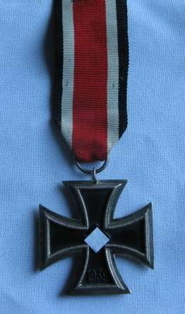 WW2 GERMAN IRON CROSS CLASS 2-ORIGINAL WITH MAKERS MKD ON RING 15 FOR FRIEDRICH ORTH,WIEN SWASRIKA C