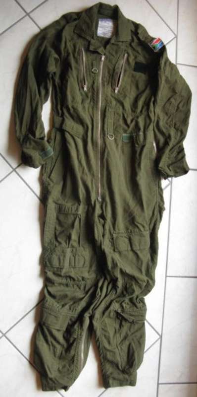 SAAF FLYING OVERALL-LABELLED & DATED 1988-SIZE RL 86-PIPE LENGTH MEASURES 67 CM-56CM ARMPIT TO ARMPI
