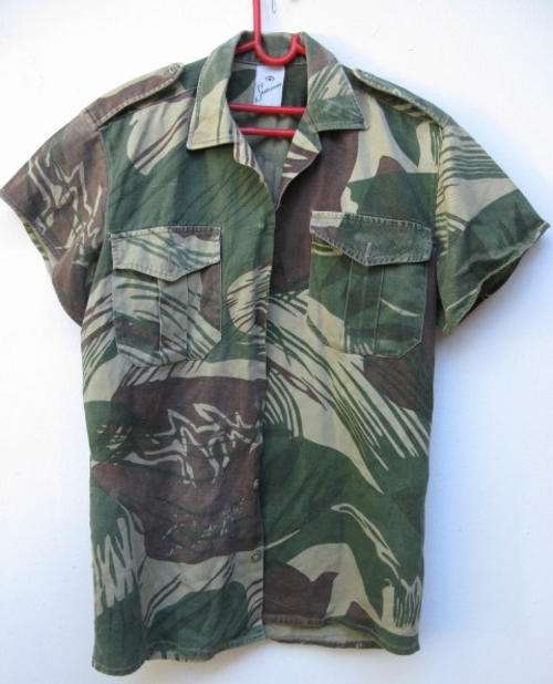 RHODESIAN CAMO SHORT SLEEVE SHIRT SIZE SMALL-MEASURES 47CM ARMPIT TO ARMPIT-MAKERS LABEL STATESMAN U