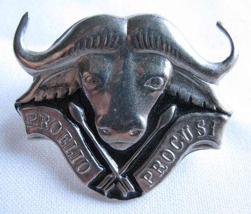 32 BATTALION CHROMED & ENAMEL CAP BADGE-APPROVED IN 1977-2X SCREW LUGS-ORIGINAL