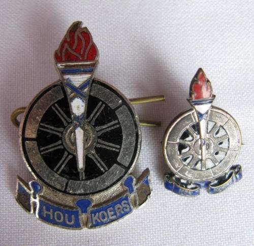 SA VOORTREKKERS,AFRIKAANS BOY SCOUTS BERET & COLLAR BADGE