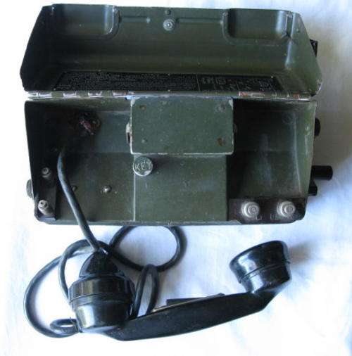 WW2 PERIOD YA 7815 FIELD TELEPHONE IN COMPLETE CONDITION