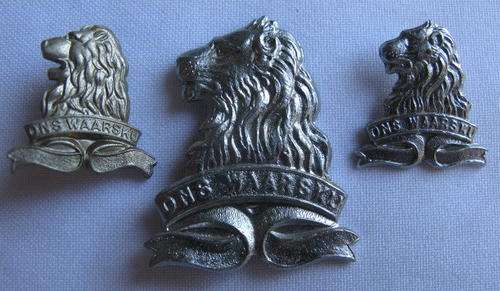 REGIMENT DE LA REY CAP & COLLARS-WORN POST 1970'S-LUGS ON CAP MISSING