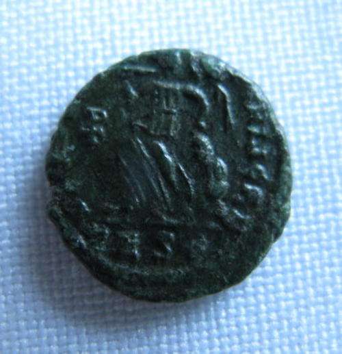 BRONZE ROMAN COIN PHEODOSIUS I-379-393 AD -DIAMETER 13MM GUARANTEED AUTHENTIC
