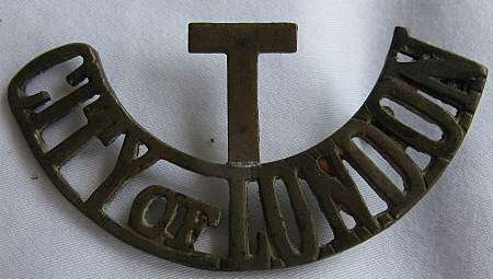 WW1 CITY OF LONDON BRASS SHOULDER TITLE - ONE LUG