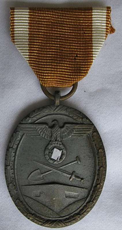 GERMAN WEST WALL MEDAL -(DEUTSCHES SCHUTZWALL - EHRENZEICHEN) - ORIGINAL