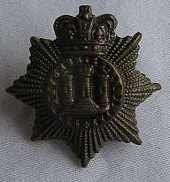 DEVONSHIRE REGIMENT COLLAR BADGE - OUEENS CROWN - 2 LUGS