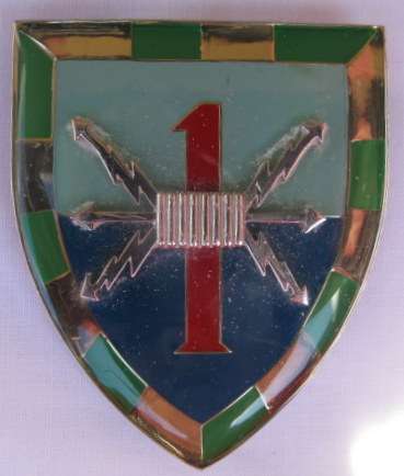 SHOULDER FLASH - 1 SIGNAL REGT. LARGE ONE - RAISED ELECTRIC FLASHES - 4TH ISSUE - 3 PINS - ORIGINAL