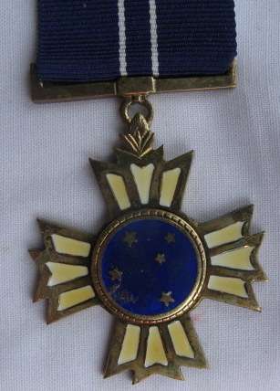 F/S SOUTHERN CROSS DECORATION INSTITUTED 1975 - SPECIMEN IN VITREOUS ENAMEL - NUMBERED 729