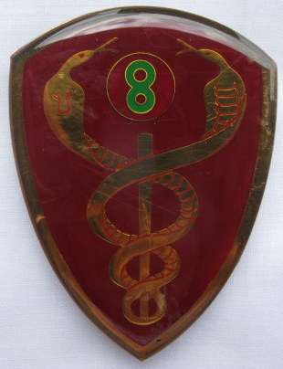 SHOULDER FLASH - 8 FIELD AMBULANCE - 3 PINS - ORIGINAL
