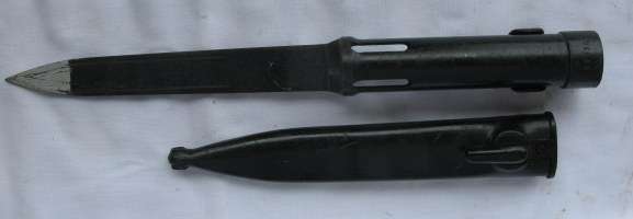 R1 RIFLE BAYONET WITH PLASTIC SCABBARD