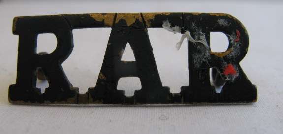 RHODESIAN AFRICAN RIFLES TITLE WORN 1930'S-1980 - 2 LUGS