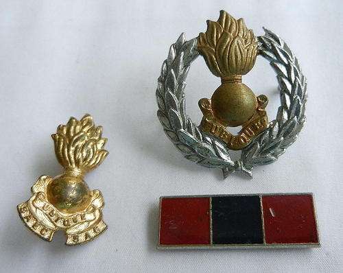 SA ENGINEERS CORPS BI-METAL CAP BADGE - ONE COLLAR AND BERET BAR WORN SINCE 1970 - THE BAR'S PINS BE