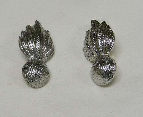 ARTILLERY CHROMED COLLAR BADGE PAIR WORN POST 1976 - PINS INTACT
