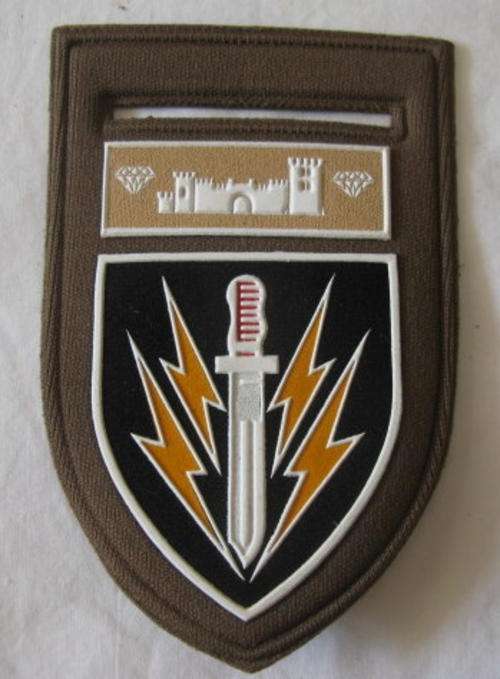 61 MECHANISED INFANTRY TUPPER FLASH WITH SWA AFFILLIATION BAR - 1980'S - ONE PIN - ORIGINAL