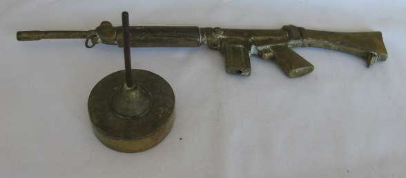 RHODESIAN FN TABLE ORNAMENT - HEIGHT 11CM - MEASURES 25CM