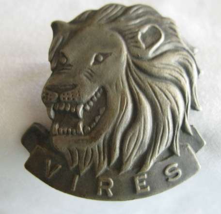 STATE PRESIDENTS GUARD CAP BADGE 1990'S - 2 LUGS