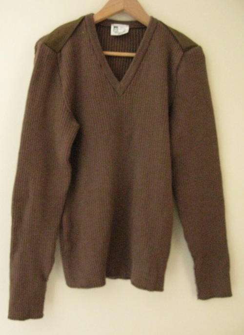 SADF ARMY NUTRIA WOOL JERSEY LABELLED AND DATED 1988 - SIZE LARGE - MEASURES 60CM ARMPIT TO ARMPIT -