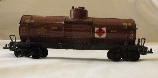LIMA HO SA RAILWAYS 4 AXLE TANK WAGON 135MM - CONDITION COMPLETE