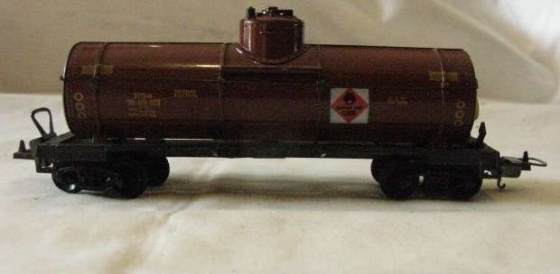LIMA HO SA RAILWAYS 4 AXLE TANK WAGON 135MM - CONDITION COMPLETE