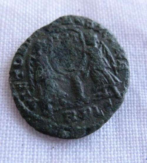 BRONZE ROMAN COIN - MAGNENTIUS 353-355AD - DIAMETER 19MM - AUTHENTIC