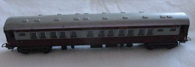 LIMA HO 1ST CLASS PASSENGER COACH OF THE SA RAILWAYS JOHANNESBURG - TRANS KAROO - 238MM - CONDITION