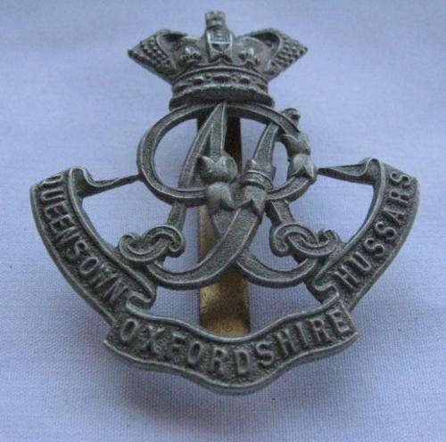 QUEENS OWN OXFORDSHIRE HUSSARS CAP BADGE WORN 1890'S - 1901 - WHITE METAL - MEASURES 49 X 44MM