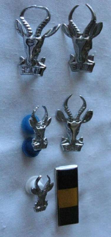 SA INFANTRY CORPS CHROME CAP, COLLARS & OFFICERS MESS DRESS & BERET BAR - ONE PIN MISSING