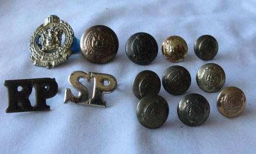 RAILWAY  TASK FORCE BERET BADGE SOLD WITH 2 TITLES AND 10 BUTTONS