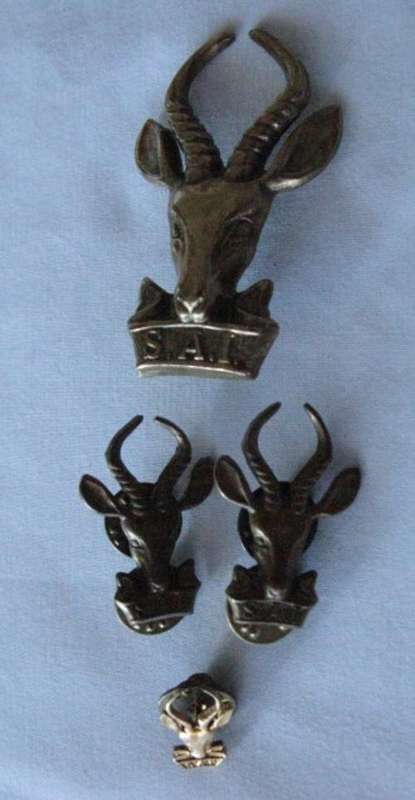 SA INFANTRY CORPS CAP BADGE (LARGE) GILDING METAL WITH COLLAR BADGE PAIR & ONE MESS DRESS BADGE WORN