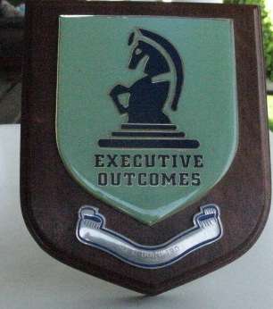 EXECUTIVE OUTCOMES PLAQUE NAMED TO Q.C. DURWARD 1994 - MEASURES 14,5 X 17,5CM