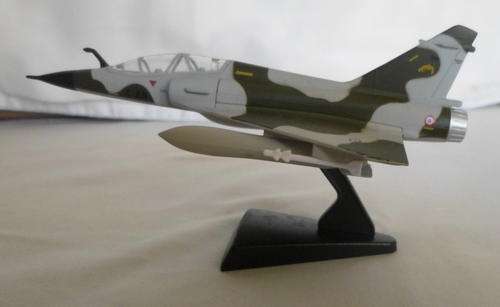MIRAGE ON STAND 2000 - DIE CAST MODEL SCALE 1:120