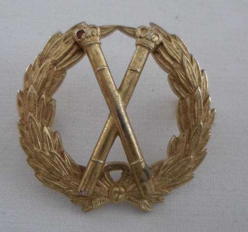 RHODESIAN BSAP COMMISSIONER'S RANK BADGE WORN 1970 - 80 - 2 LUGS - DIAMETER 38MM - GILT ON STERLING
