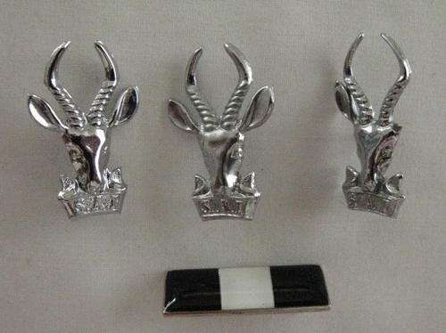 SA RECCES / SADF SPECIAL FORCES MEMBERS BERET INSIGNIA AND 2 X COLLARS - SMALL SPRINGBOK HEAD IN CHR