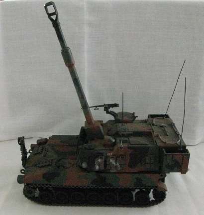 BRITISH SCIMITAR TANK - MEASURES 28 X 11CM
