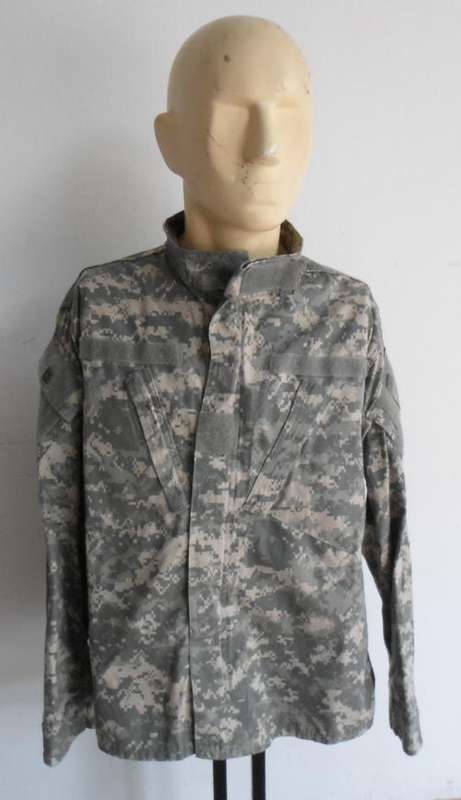 US ARMY ACU IN THE UNIVERSAL CAMO PATTERN-ORIGINAL MILITARY ISSUE JACKET-SIZE MEDIUM SHORT-WITH EXAC