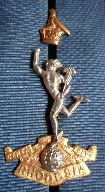 RHODESIA CORPS OF SIGNALS BI-METAL CAP BADGE-WORN 1971-80-LUGS INTACT