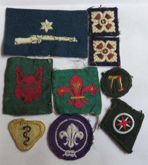 SELECTION OF CLOTH SCOUTS BADGES- 9 IN TOTAL