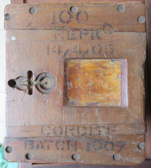 BRISITSH ISSUE CORDITE BOX WITH ORIGINAL TIN LINER ON INSIDE & STICKERS-CIRCA 1905-MEASURES 28,5X25C