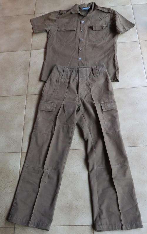SADF NUTRIA SHIRT -SIZE MEDIUM MEASURES 51CM ARMPIT TO ARMPIT-TROUSERS SIZE 28 WITH PIPE LENGTH 75CM