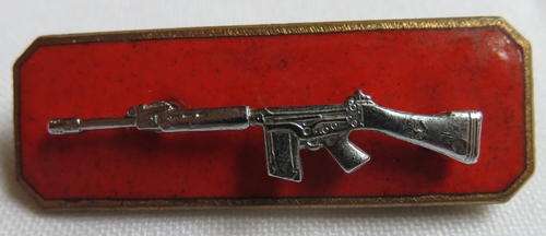 SA ARMY SHARPSHOOTER QUALIFICATION BADGE-CHROME RIFLE ON ENAMEL BACKING-TWO PIECE-2 PINS