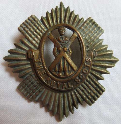 1ST FOOT ROYAL SCOTS CAP BADGE 1881-1950'S- 2 LUGS