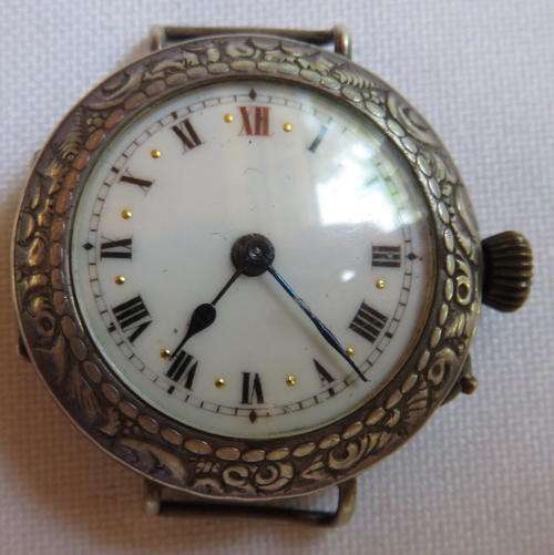 VINTAGE SILVER & ENAMEL FACE WATCH-DIAMETER 30MM-TOTAL WEIGHT 17,5G-NEEDS A SERVICE