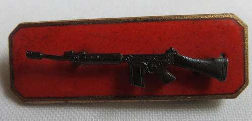 SA ARMY MARKSMAN QUALIFICATION BADGE-BRONZE RIFLE ON ENAMEL BACKING-2 PINS