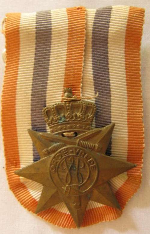 NO. 2607)  DUTCH ORDE VREDE - FULL SIZE MEDAL.